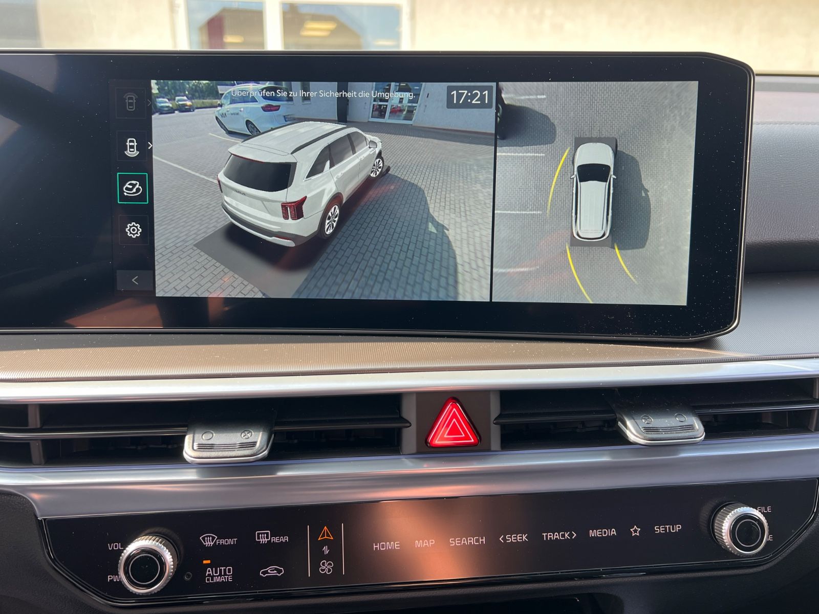 Fahrzeugabbildung Kia SORENTO PE 1.6T PHEV AWD PLAT 7S PAN PREMIUM