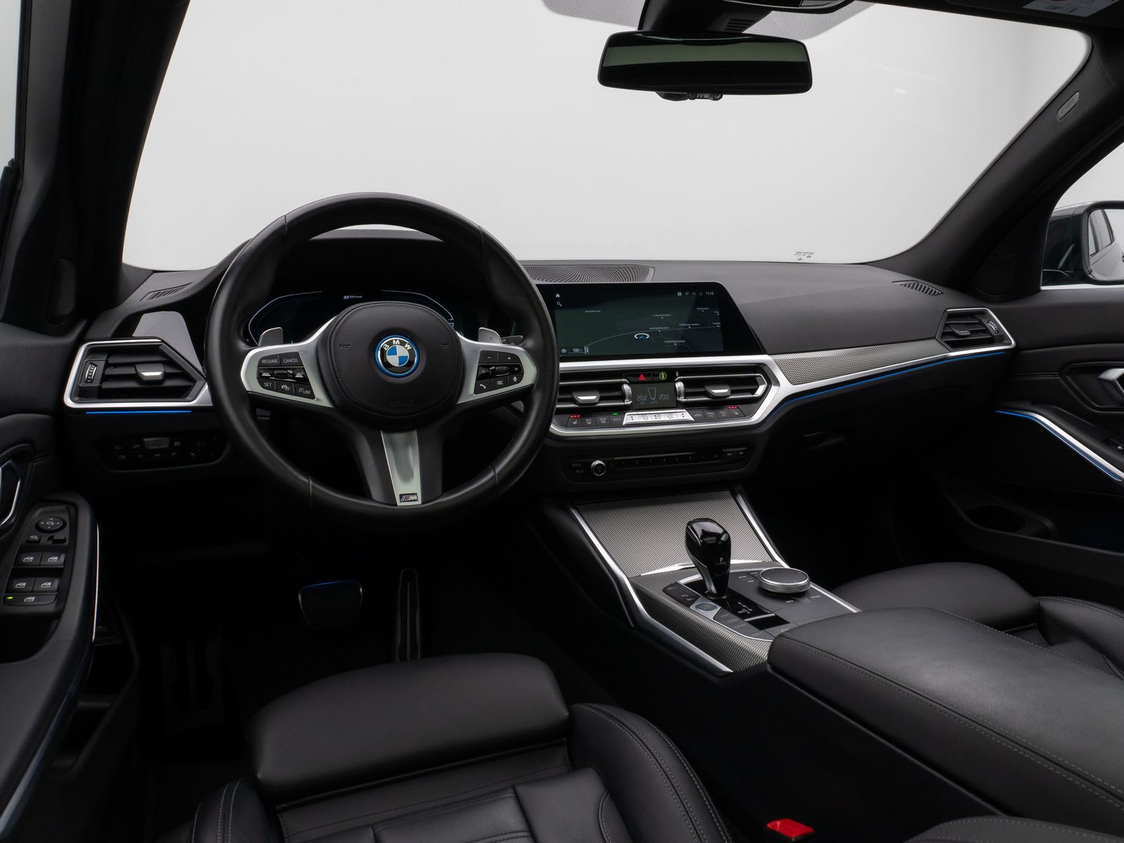 Fahrzeugabbildung BMW 330e M Sport Panorama Laser Kamera HUD DAB HiFi