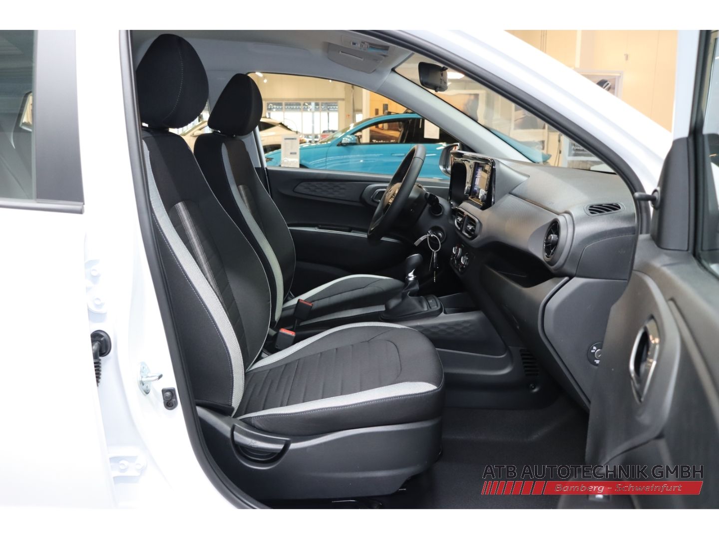 Fahrzeugabbildung Hyundai i10 Select MY25 1.0 Benzin 63 PS 5-MT 2WD Navi A