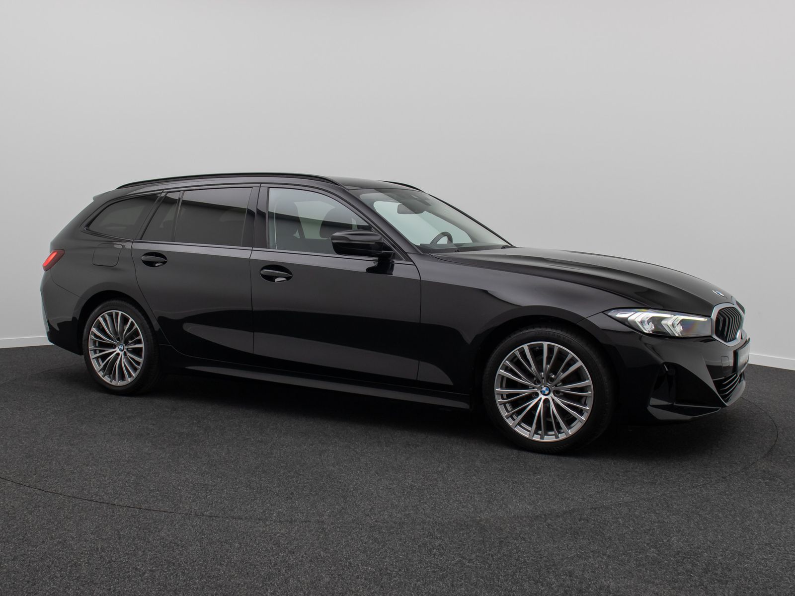 Fahrzeugabbildung BMW 318d GeschwindigReg DAB Cockpit+Widscreen 18Zoll