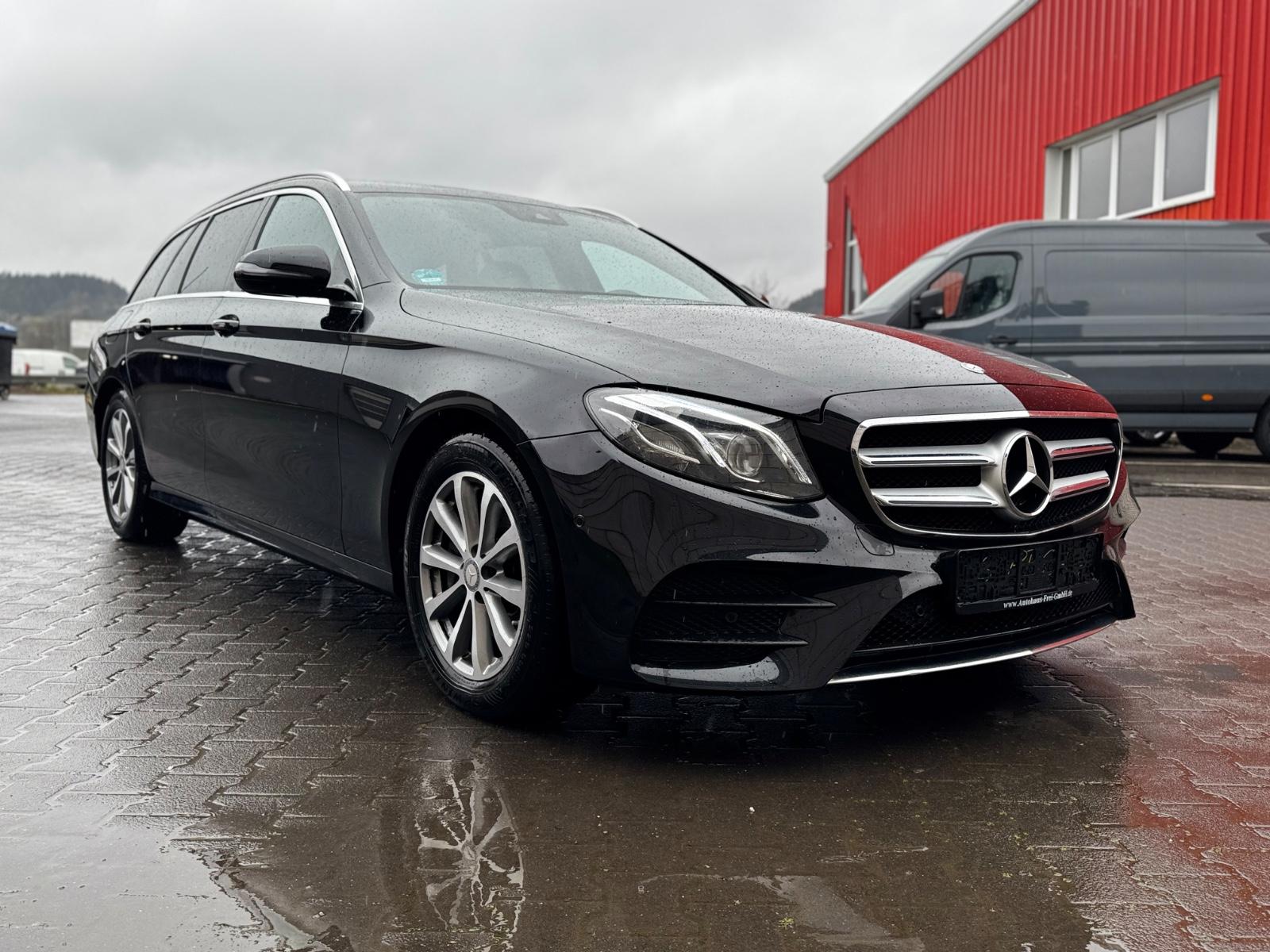 Mercedes-Benz E 220 d *AMG-Paket*Schiebedach*Garantie
