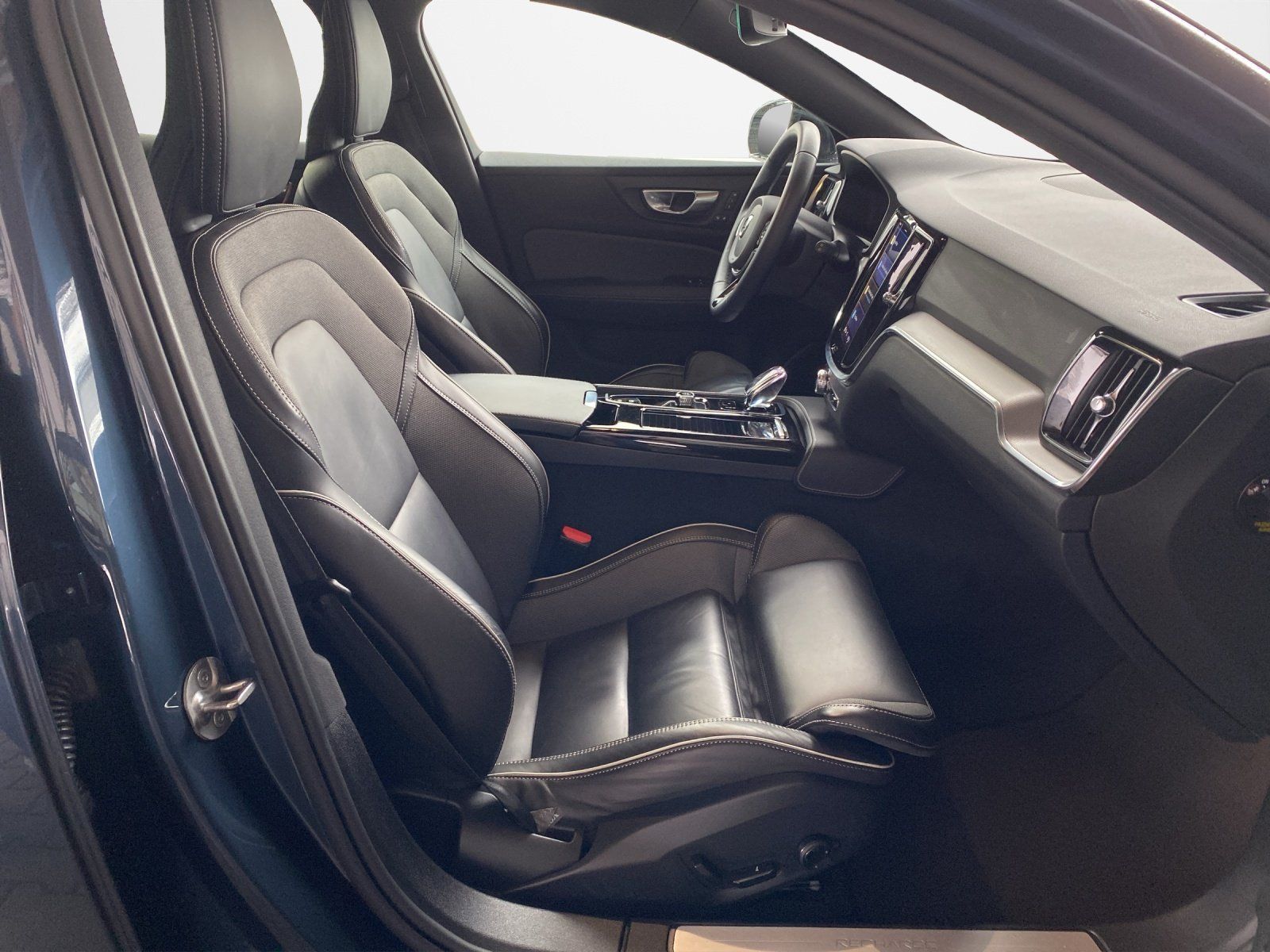 Volvo V60 T8 Plus Dark AWD*AHK*4xSHZ*WiPa*360°* foto 12