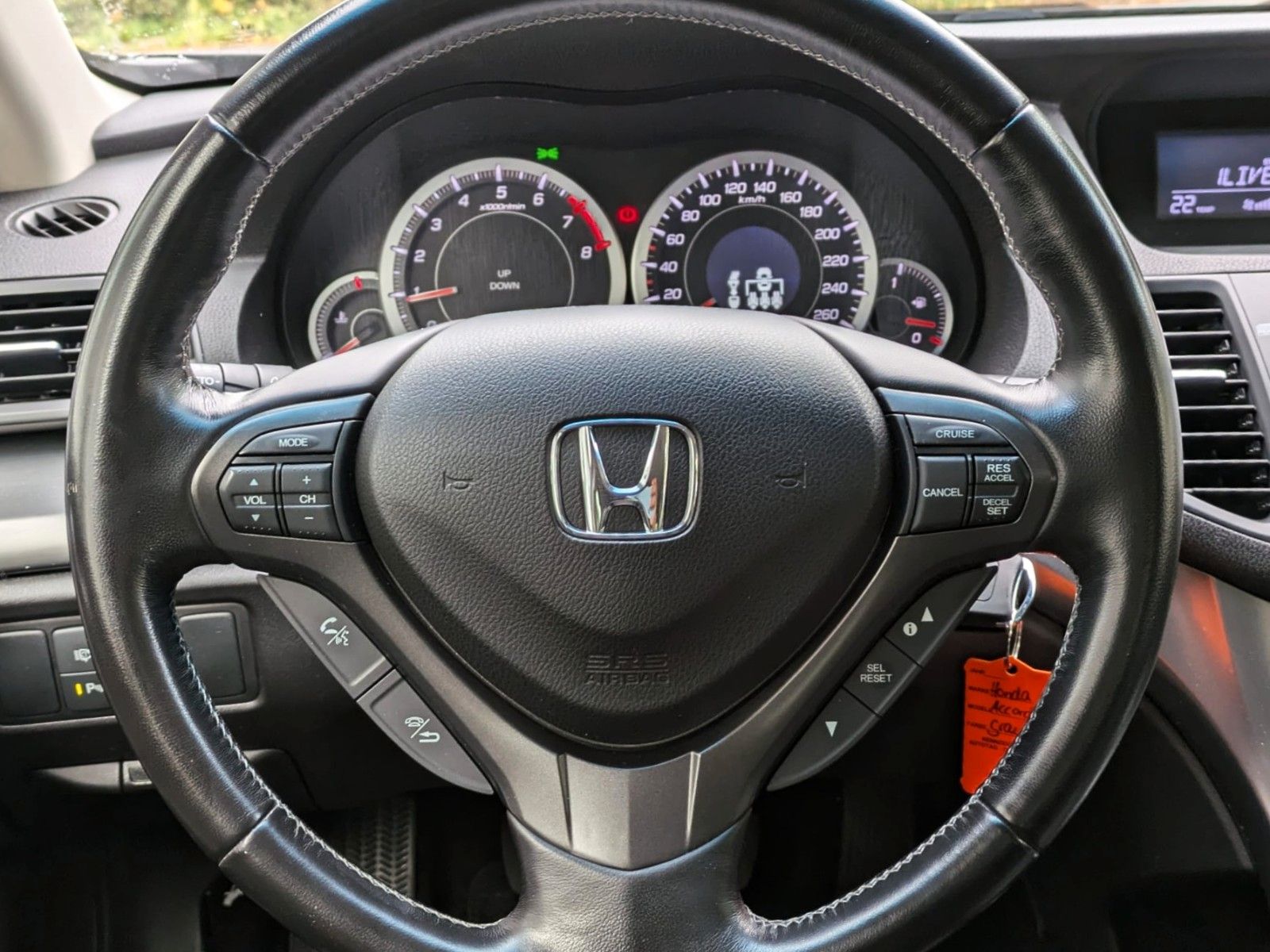 Fahrzeugabbildung Honda Accord 2.0i KLIMAAUT SITZHEIZUNG XENON GARANTIE!