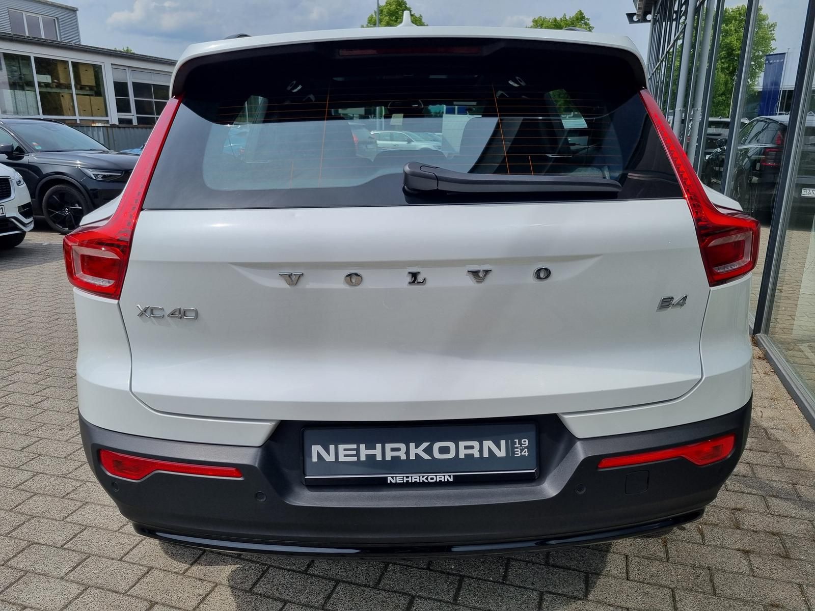 Fahrzeugabbildung Volvo XC40 B4 Benzin Plus Dark 'elektr. Glasdach'