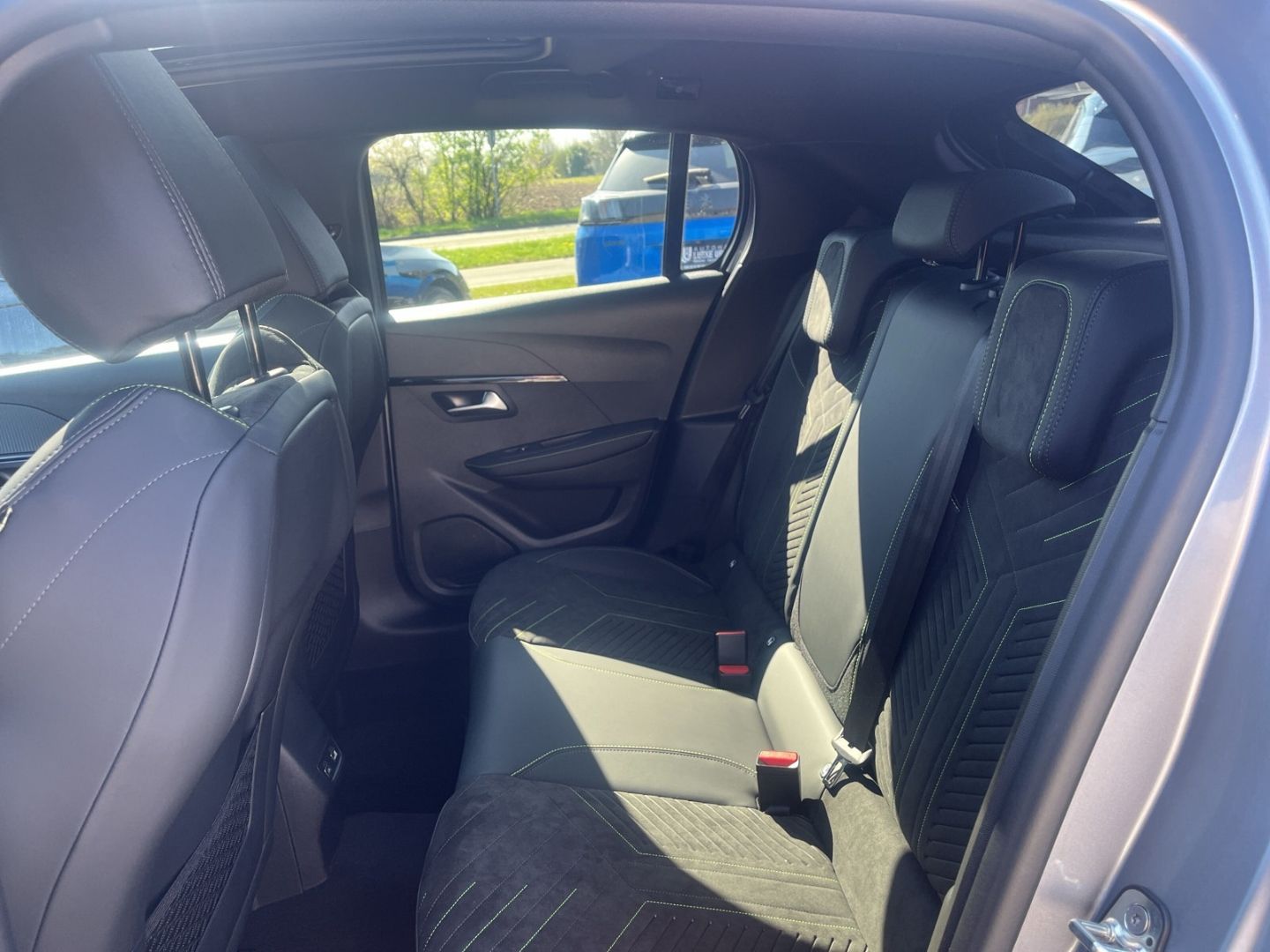 Fahrzeugabbildung Peugeot 208 GT Hybrid 110 e-DSC6 Panorama Navi ACC 360