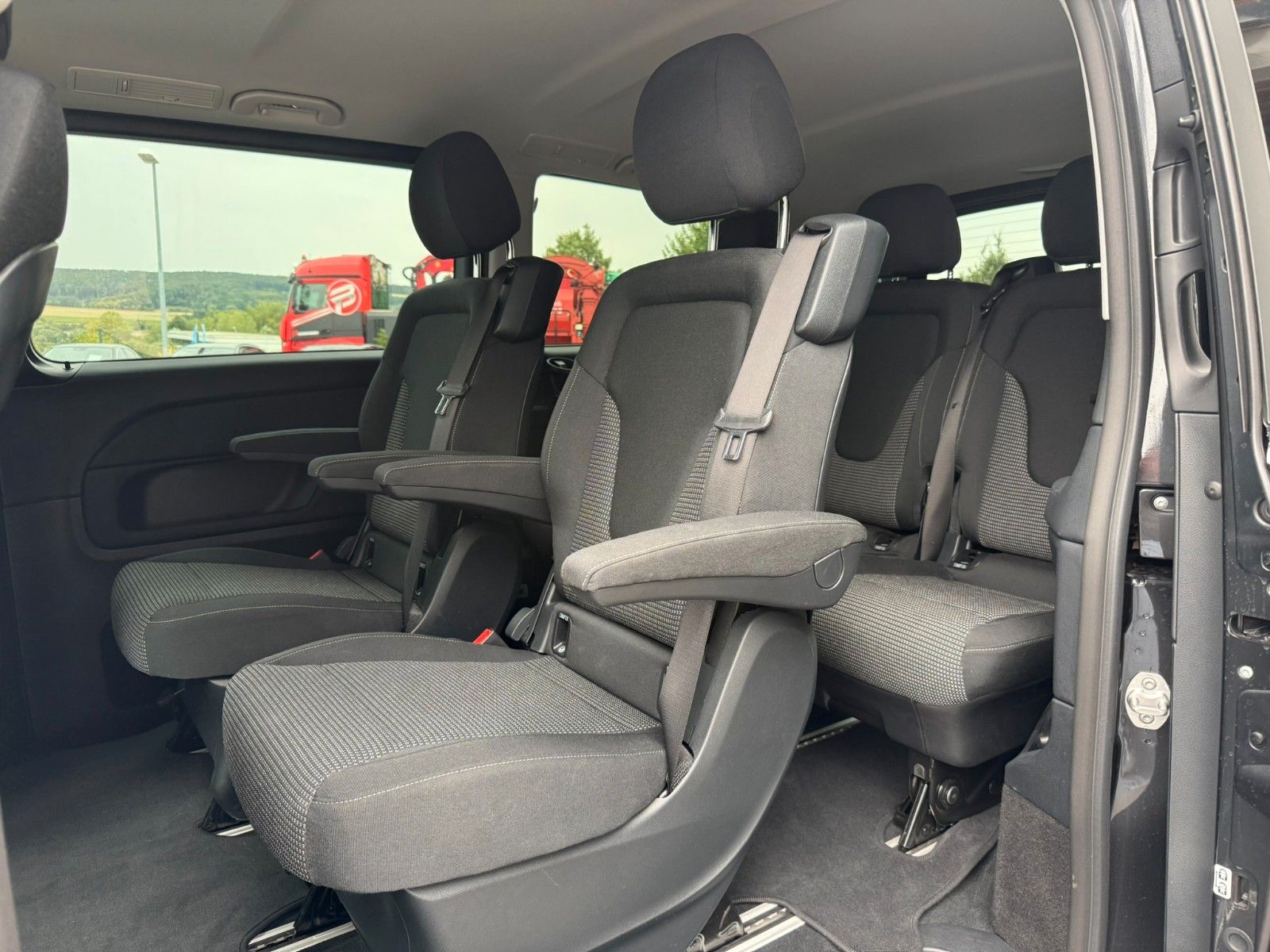 Fahrzeugabbildung Mercedes-Benz V 300 d STYLE 4MATIC AHK2,5t DISTRONIC MULTIBEAM