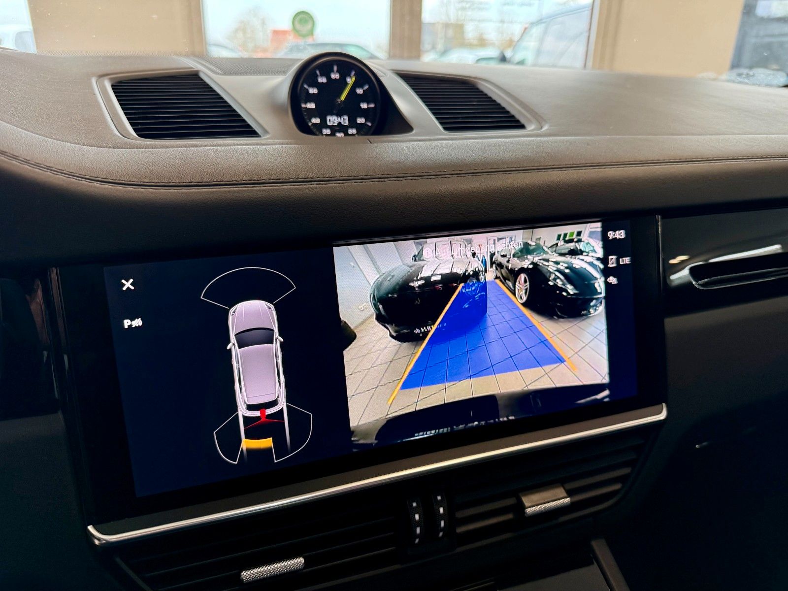Fahrzeugabbildung Porsche Cayenne E-Hybrid Luftfederung, Panorama, HeadUP