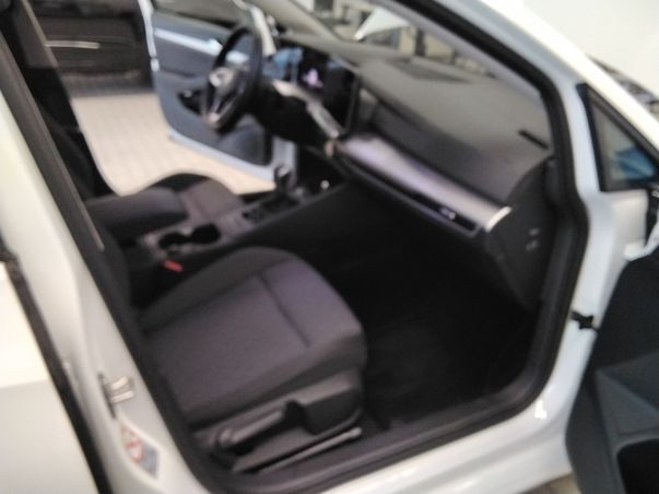 Fahrzeugabbildung Volkswagen Golf VIII TSI Life Standhzg. LED CarPlay AID ACC