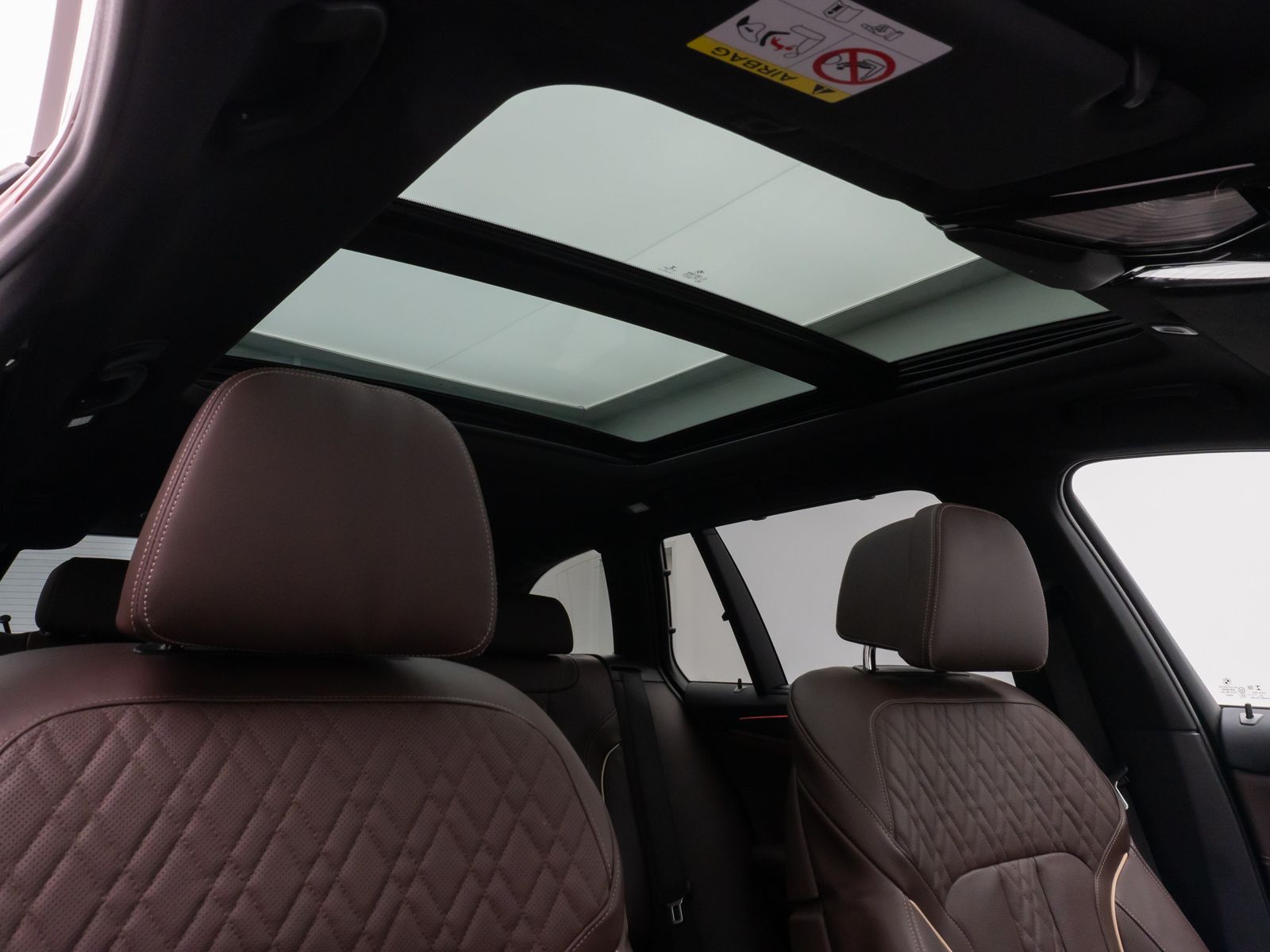 Fahrzeugabbildung BMW 530e M Sport Panorama Kamera HUD DAB H/K AHK 19"