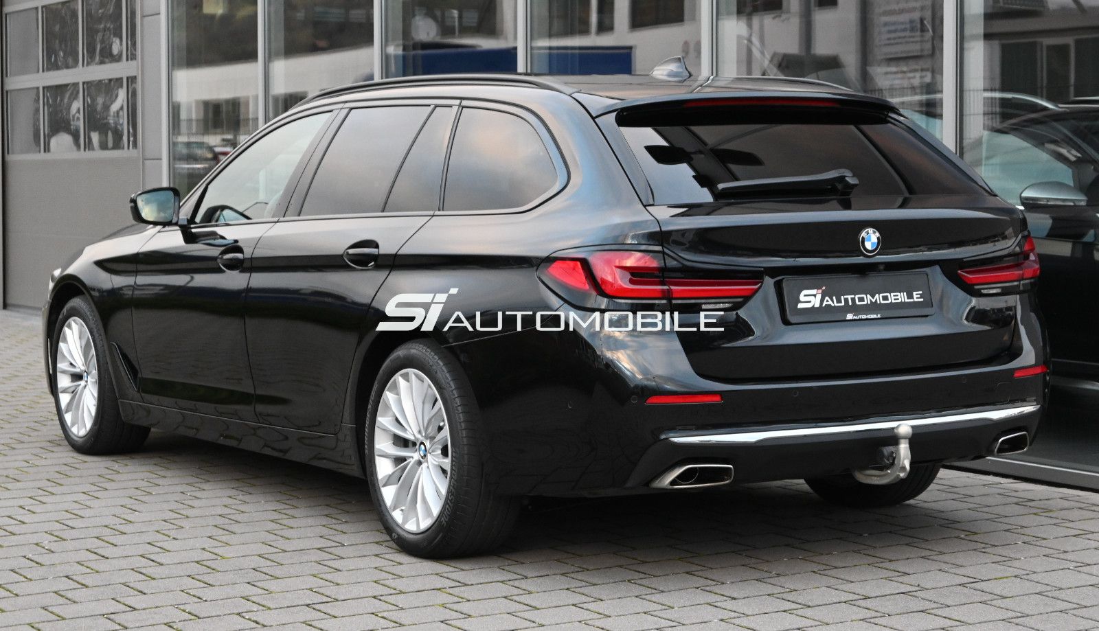 Fahrzeugabbildung BMW 530d xDr. Touring  Luxury °ACC°AHK°STHZ°360°KAM°