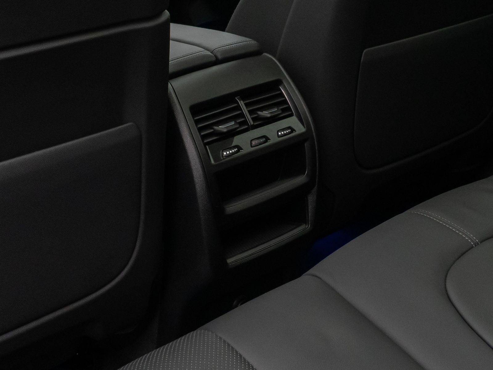 Fahrzeugabbildung BMW X5 xD30d M Sport Panorama Laser 360°HUD DAB H/K