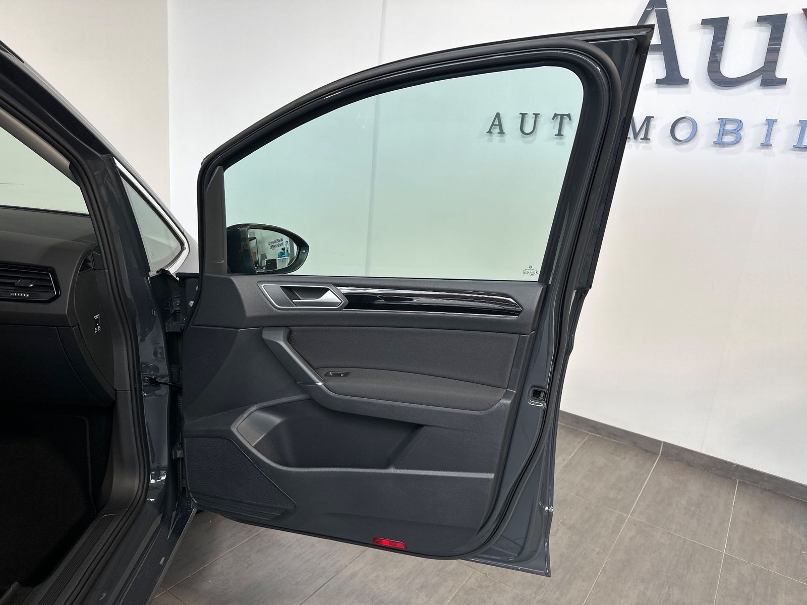 Fahrzeugabbildung Volkswagen Touran 2.0 TDI DSG Highline NAV+LED+KAM+AHK+1HD