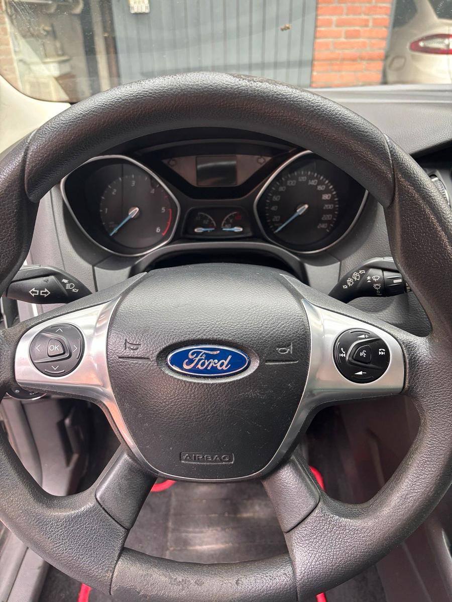 Ford Focus 2014 — photo 8