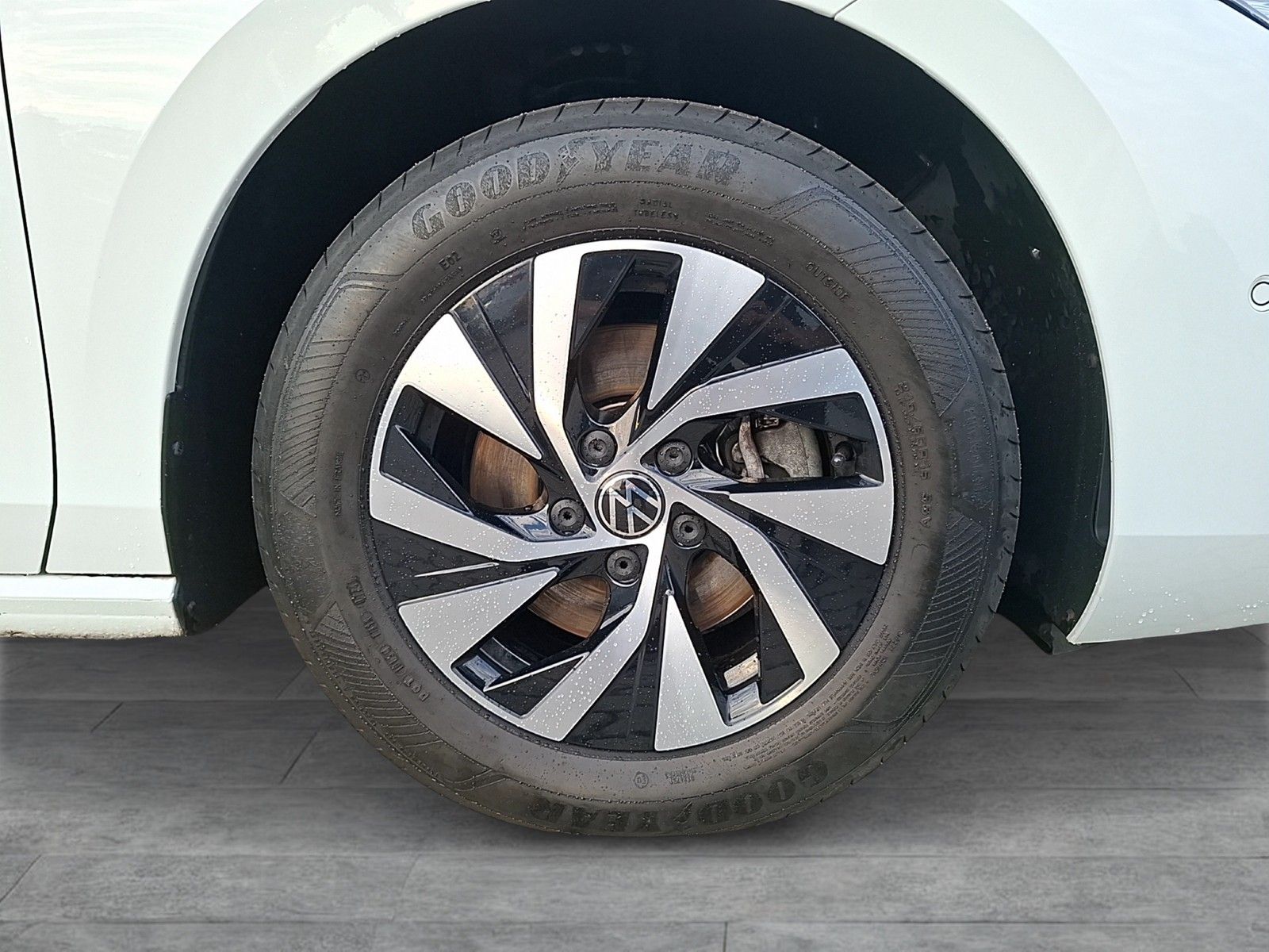 Fahrzeugabbildung Volkswagen Passat Variant eTSI Business DSG LED Navi AID AC