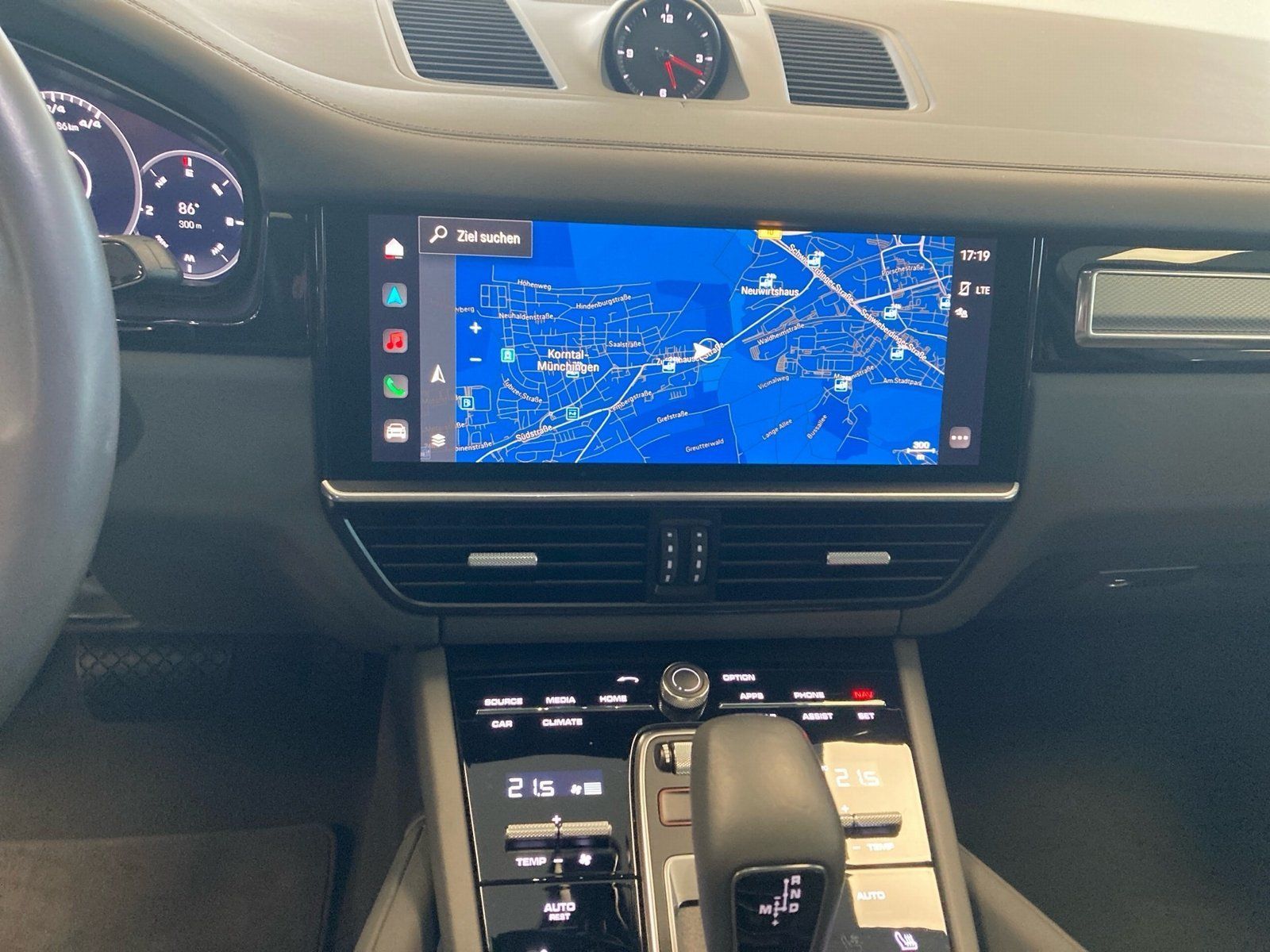 Fahrzeugabbildung Porsche Cayenne Coupe Hybrid Platinum*AHK*Luft*Pano*22"*