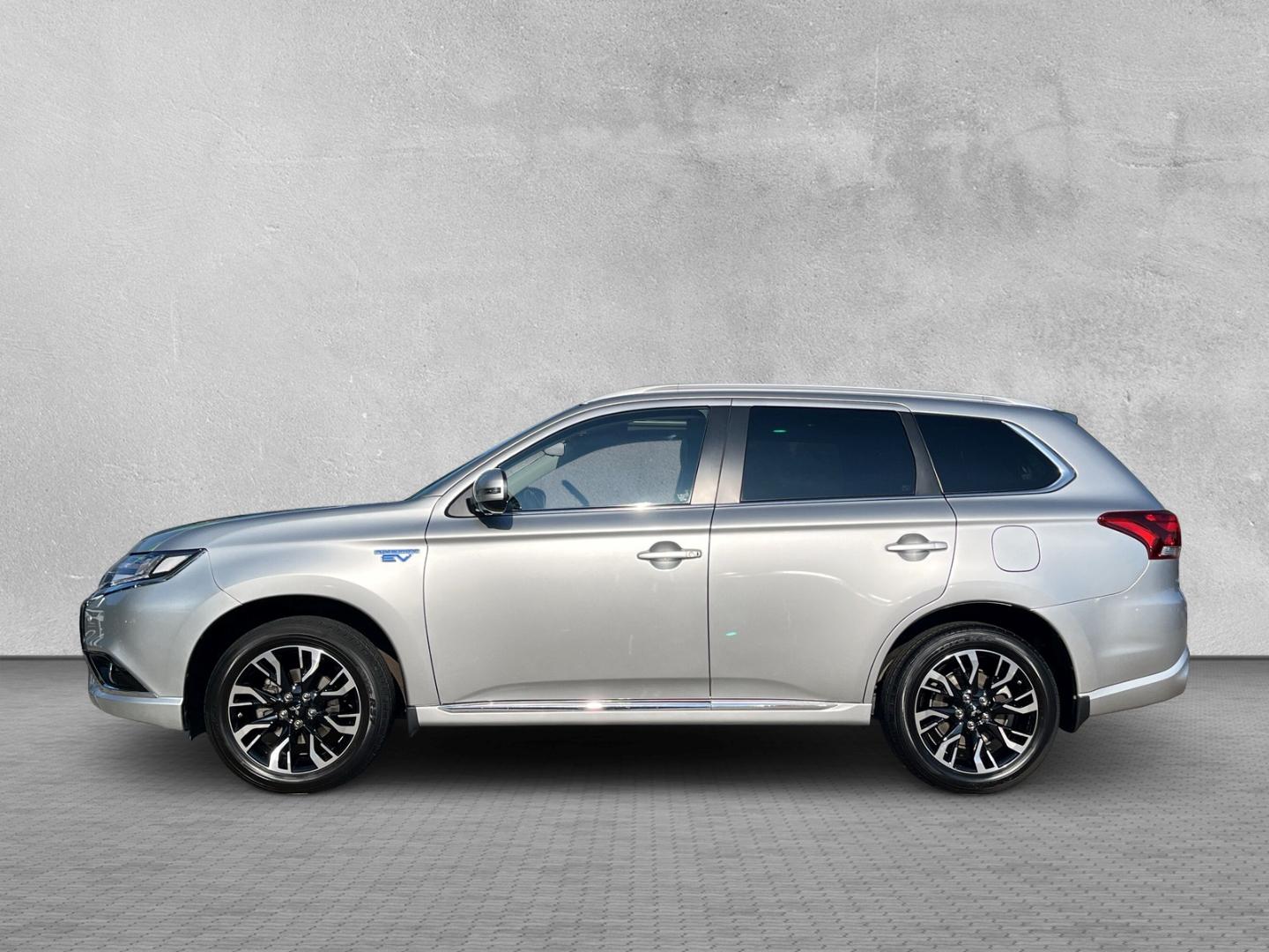Mitsubishi Outlander PHEV 4WD TOP LED ACC NAVI KLIMA GD PDC