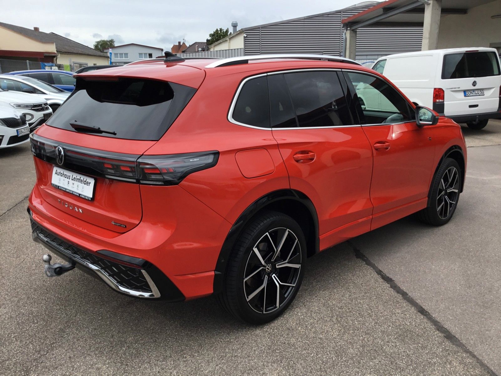 Fahrzeugabbildung Volkswagen Tiguan 2.0 TDI DSG 4M R-Line+AHK+20"+Pano