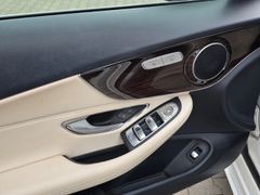 Fahrzeugabbildung C 400 Cabrio 4Matic AMG Line Sportpaket HUD AHK-