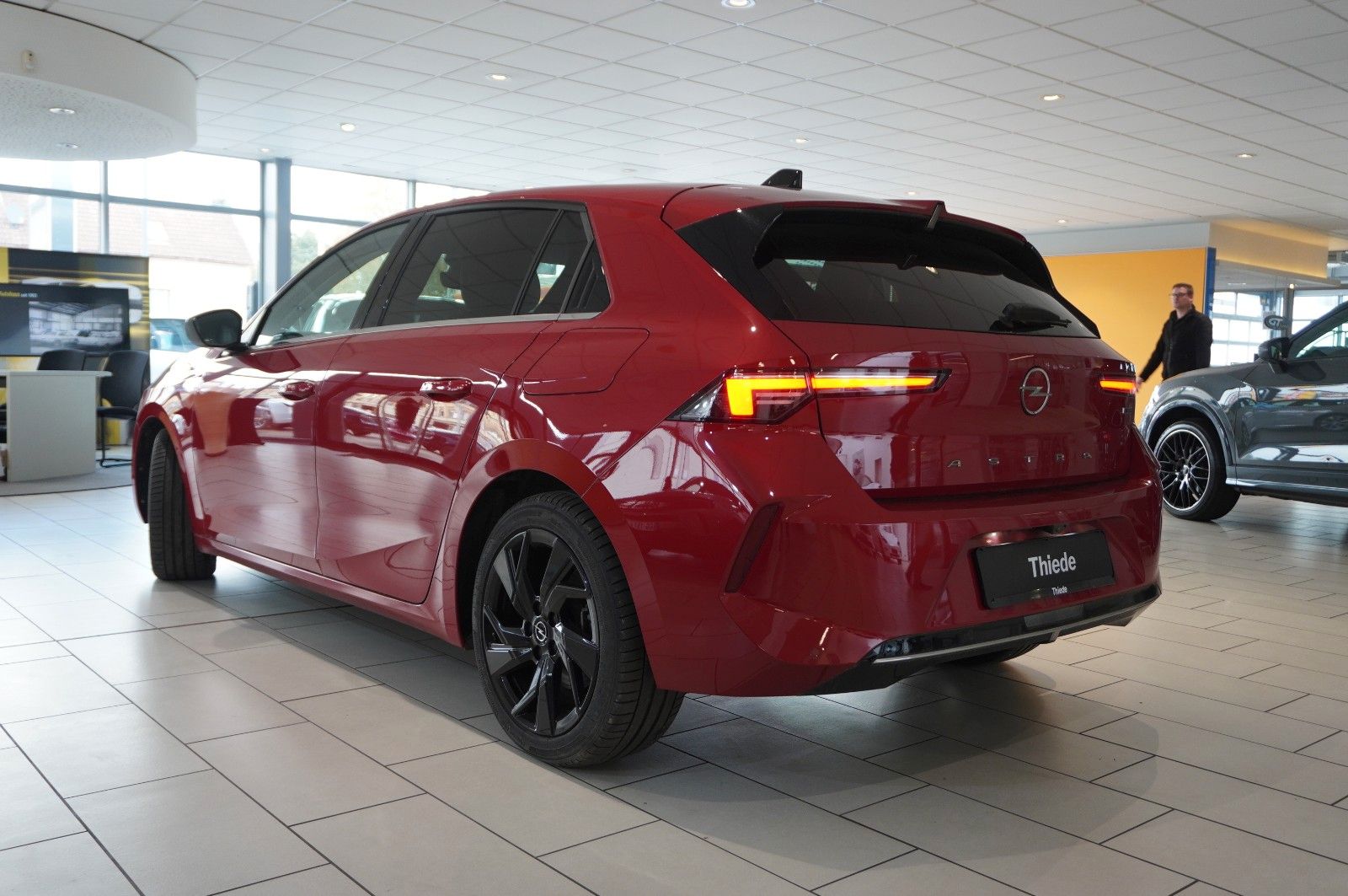 Fahrzeugabbildung Opel Astra L Lim. 1.6 HYBRID ELEGANCE NAVI/LED/KAMERA