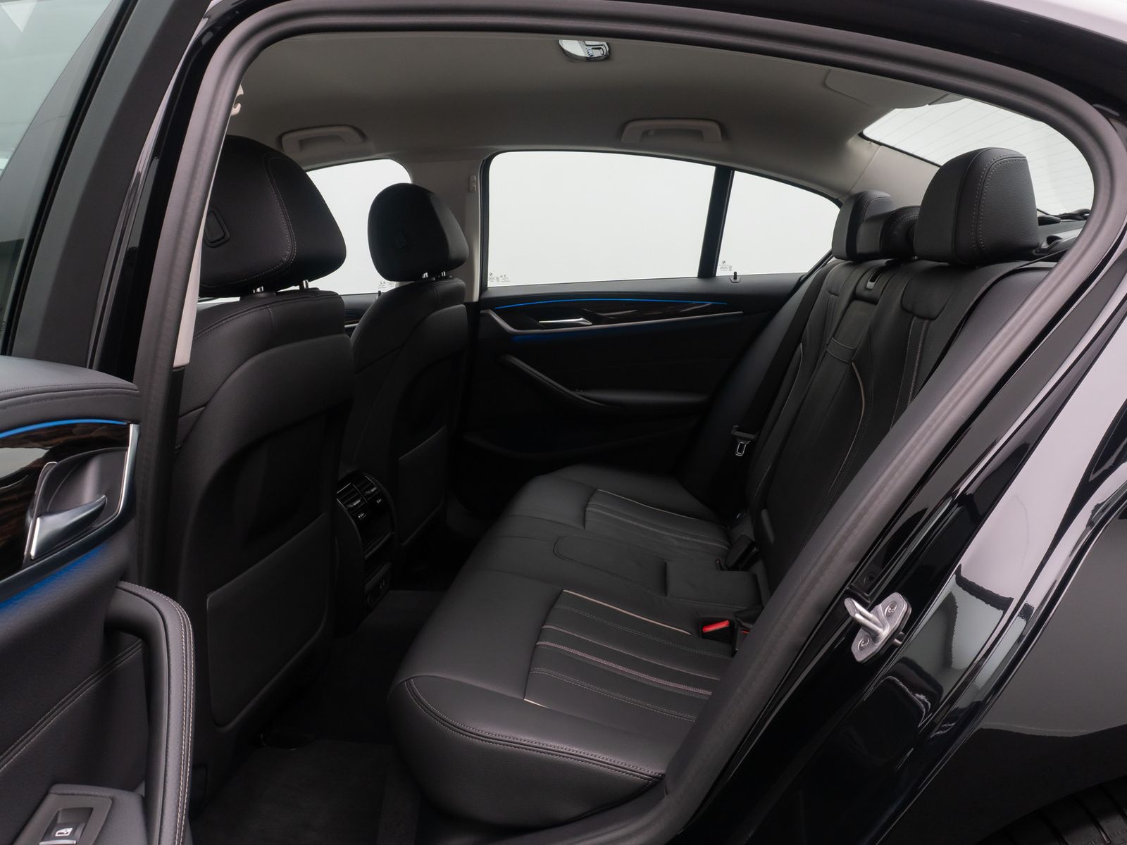 Fahrzeugabbildung BMW 530e Luxury Line ACC Laser 360° HUD DAB Sport