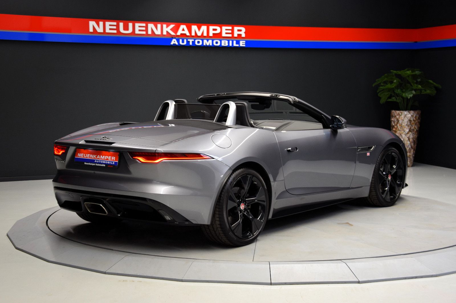Fahrzeugabbildung Jaguar F-Type Cabriolet R-Dynamic Perf.AGA Temp. Kamera