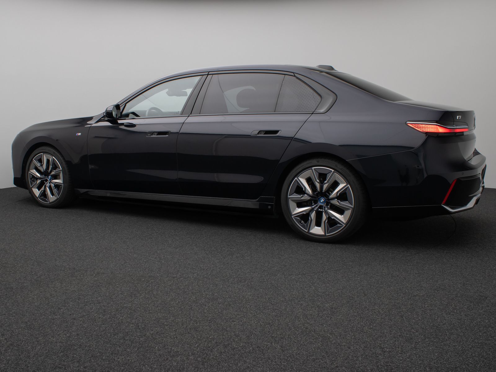 Fahrzeugabbildung BMW i7 xD60 M Sport 360°Pano B&W FondEnt SoftCL VOLL