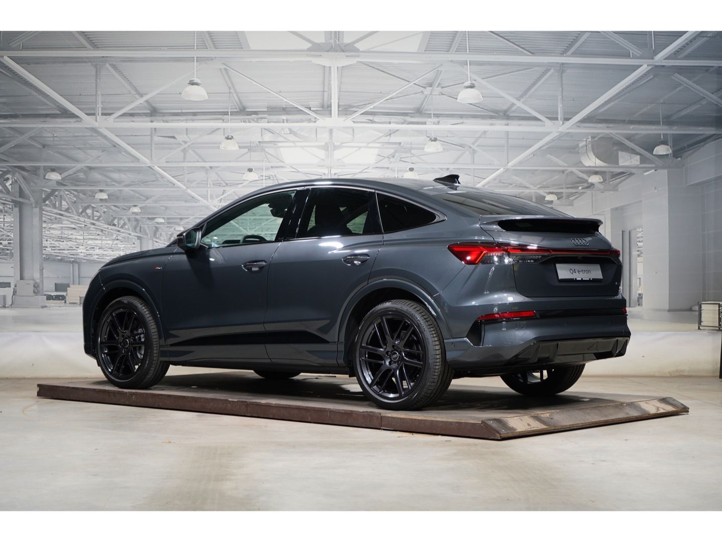 Audi Q4 e-tron Sportback quattro S line HUD PANO AHK imagem 2