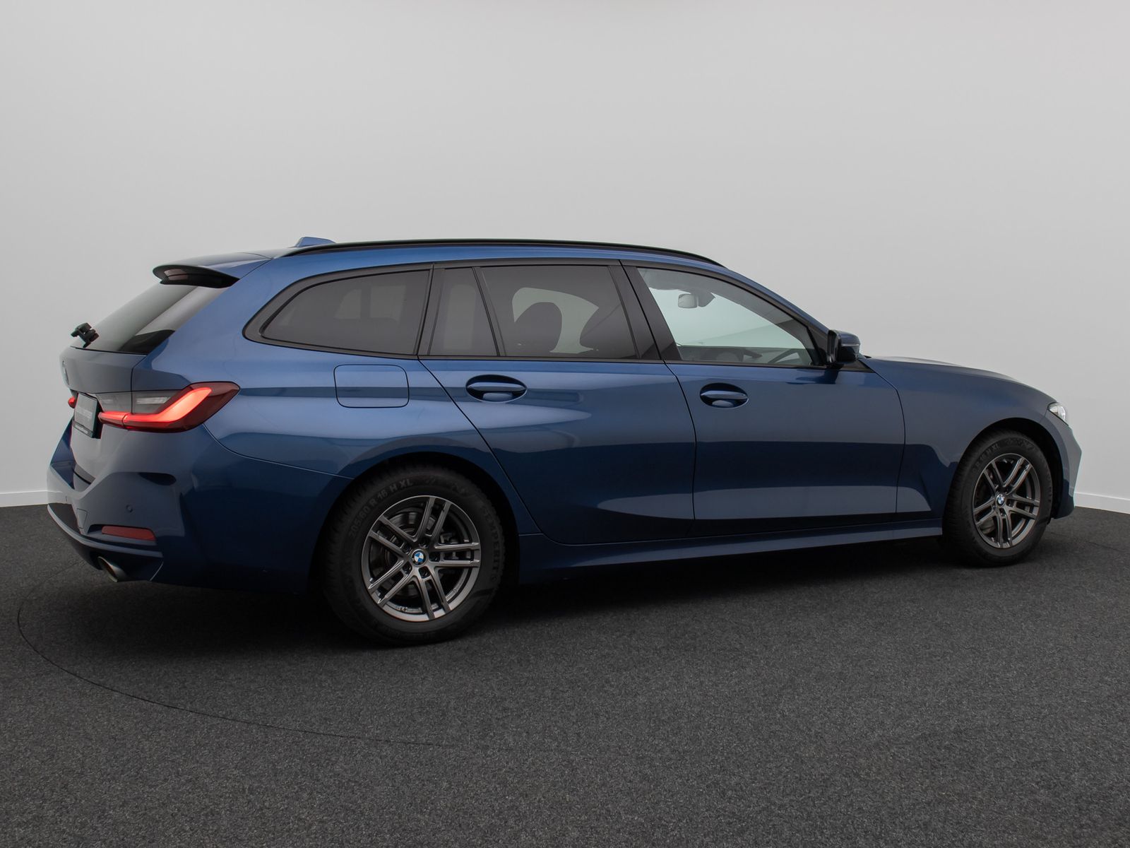 Fahrzeugabbildung BMW 318i  DAB CockPit+ PDC LED Geschwindigkeitsreg.