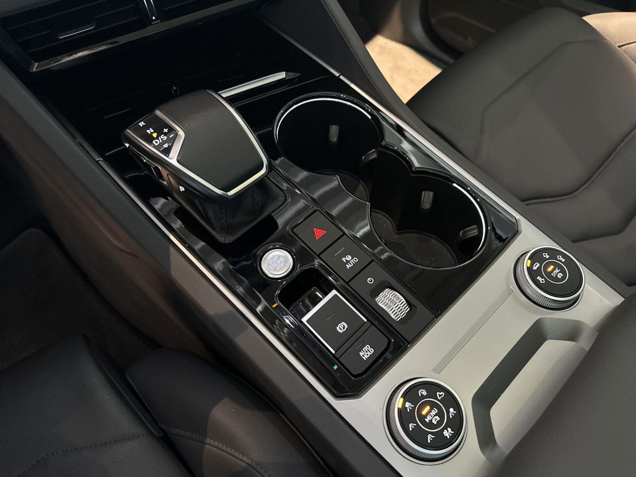 Volkswagen Touareg 3.0 TSI AHK Pano Dynaudio HUD Area View foto 14