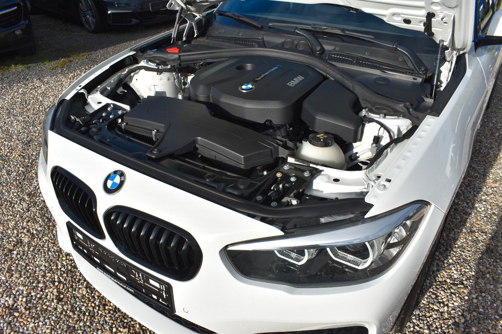 Fahrzeugabbildung BMW 118i Lim. Edition M Sport Shadow Navi Leder LED