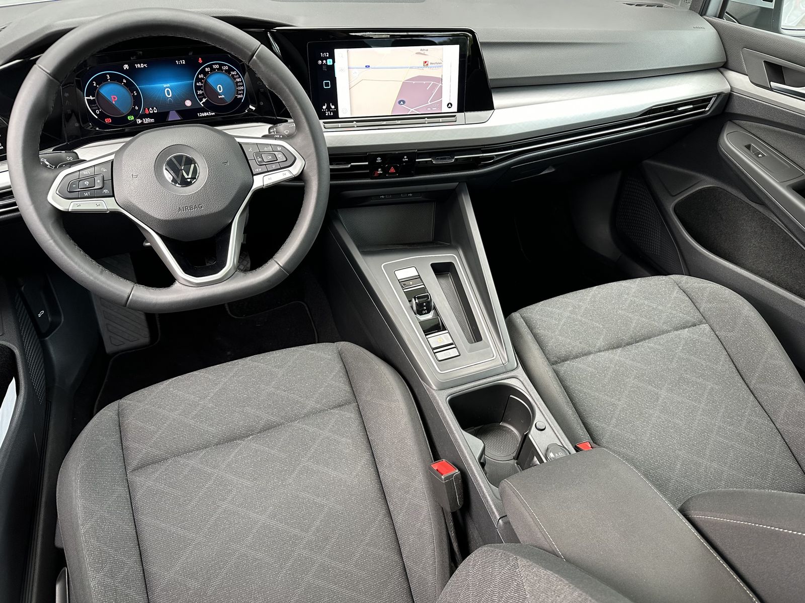 Fahrzeugabbildung Volkswagen Golf Variant 2.0 TDI DSG Life NAV+LED+AHK+PANORA