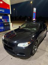 BMW M5 F10 COMPETITION 575 PS  - BMW M5: Ps