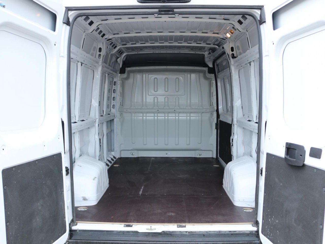 Fahrzeugabbildung Citroën Jumper Grossraumkasten 33 L2H2 BlueHDi 140