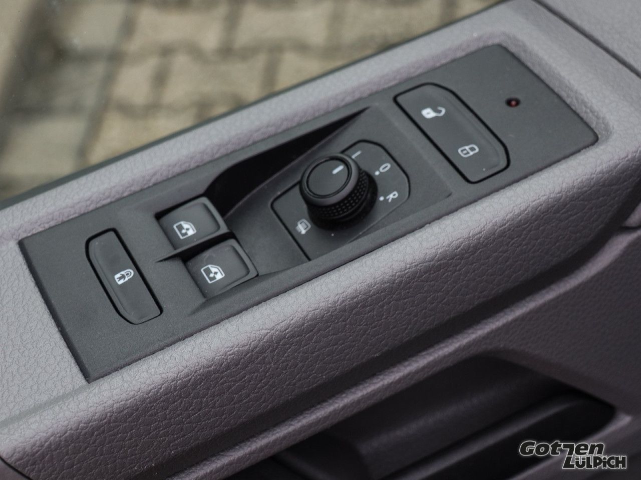 Fahrzeugabbildung Volkswagen T6.1 Transporter Kombi 2.0 TDI Klima 9-Sitzer ZV