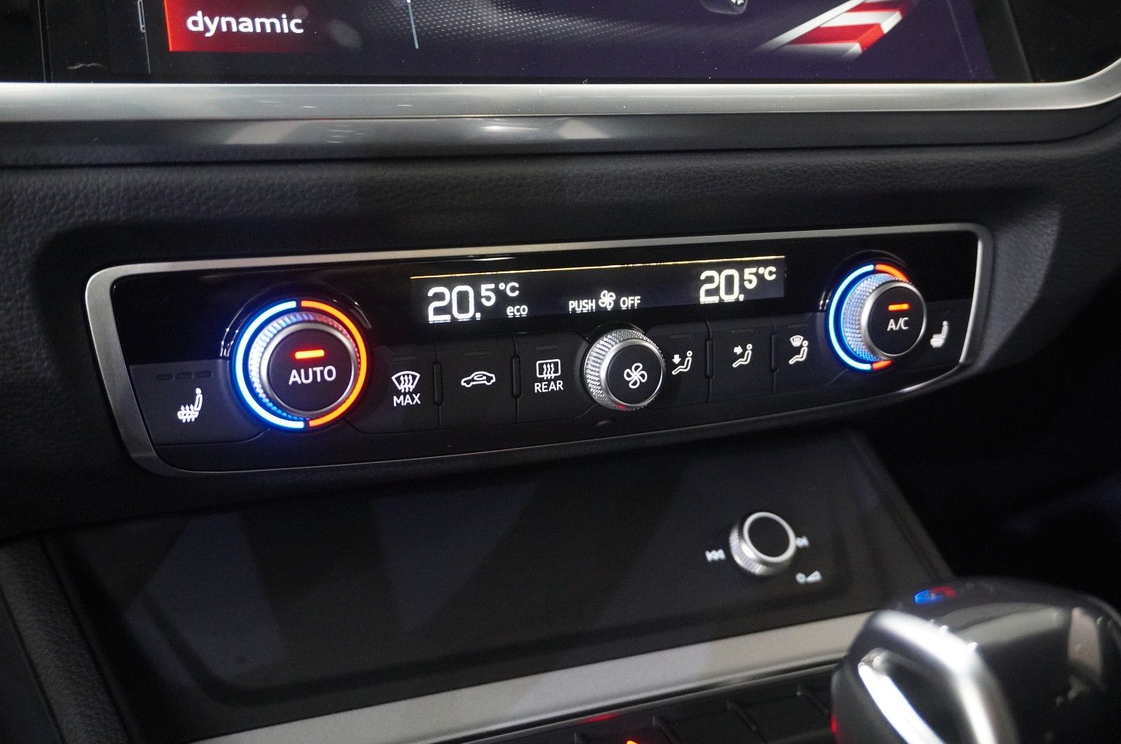 Fahrzeugabbildung Audi Q3 35 TFSI ADVANCED S-TRONIC NAVI/LED/VIRTU/DAB+