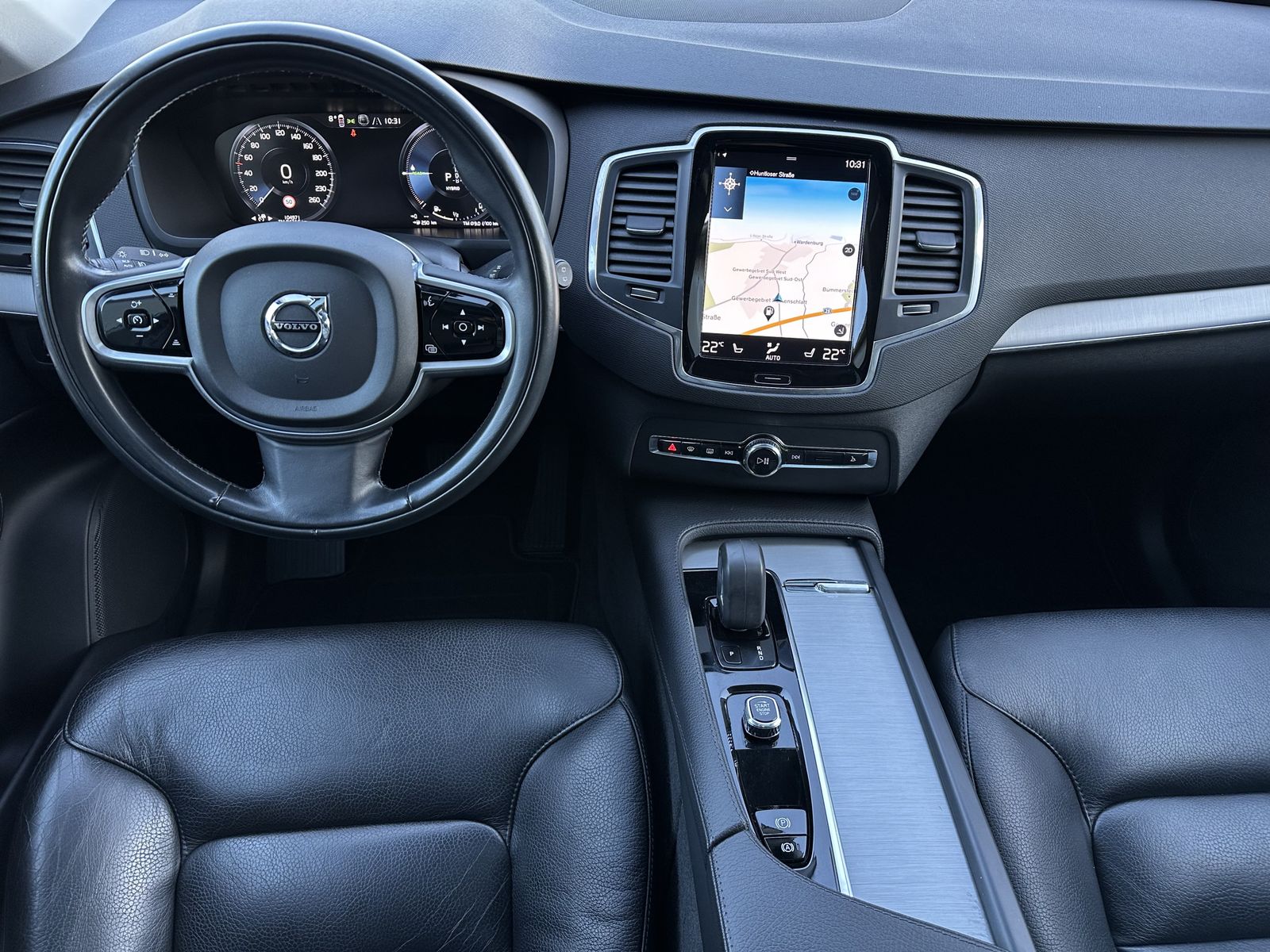 Fahrzeugabbildung Volvo XC90 T8 AWD Inscription 7-Sitzer NAV+LED+VC+PANO