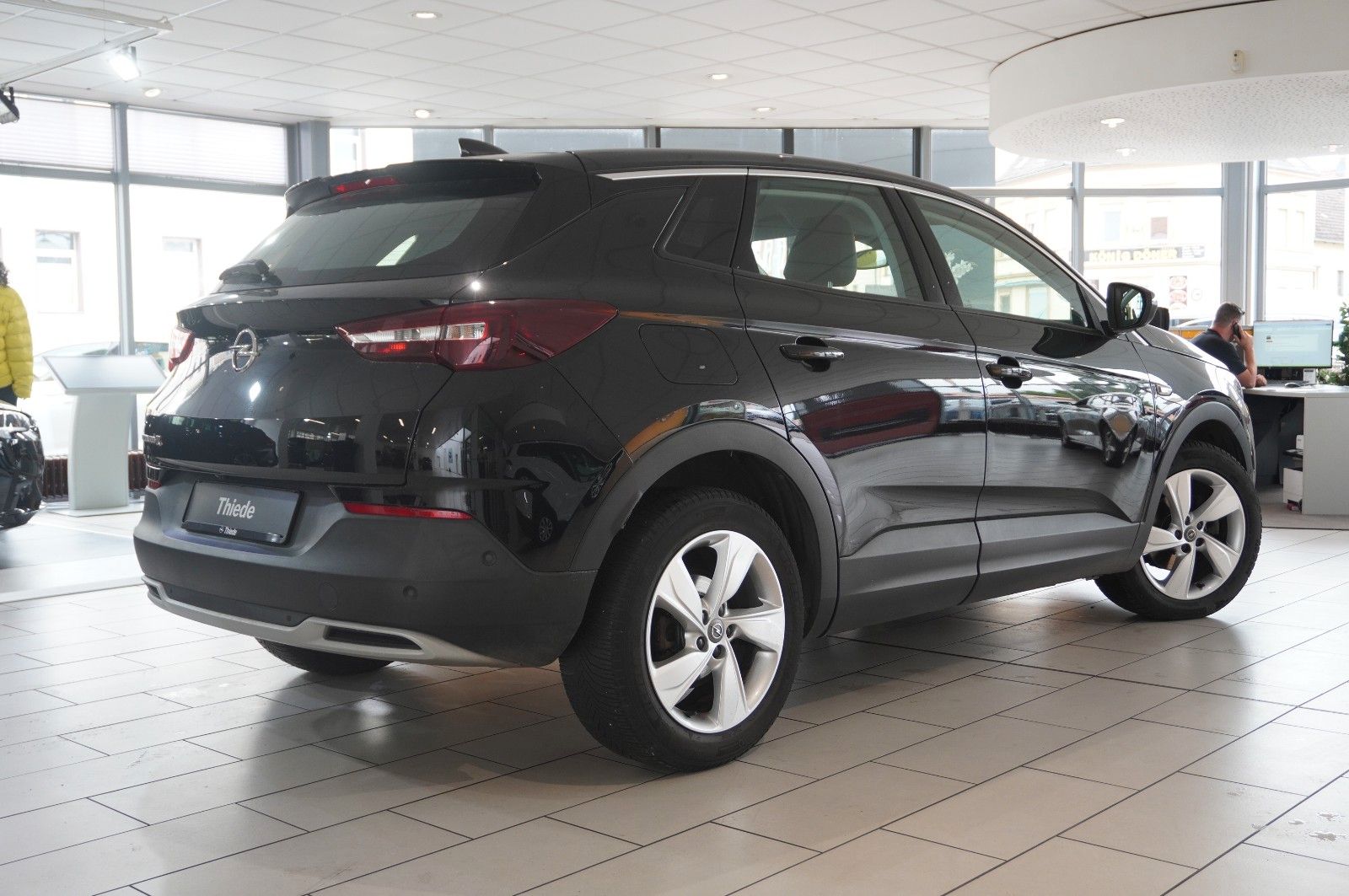 Fahrzeugabbildung Opel Grandland (X) 1.2T INNOV. NAVI/LED/KAMERA/SH/DAB