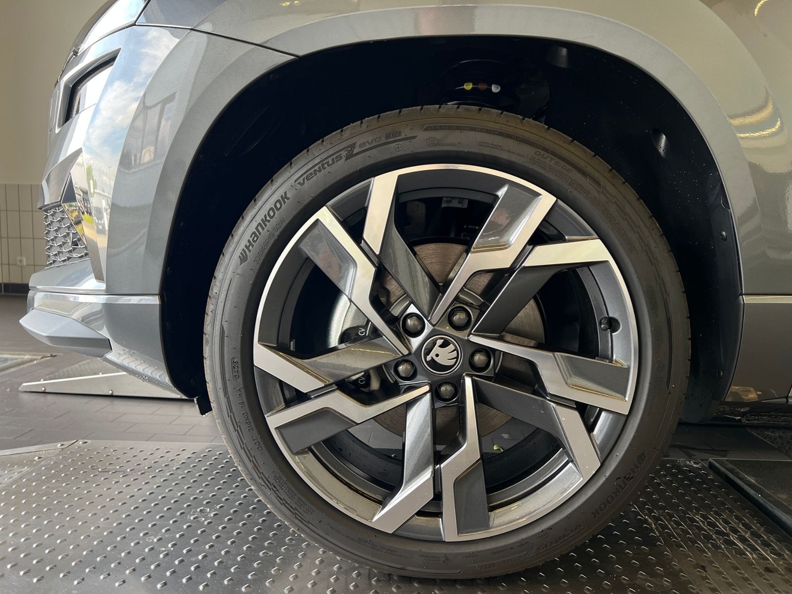 Fahrzeugabbildung SKODA Karoq Sportline 2.0 TSI 4x4 DSG *Panorama, AHK,