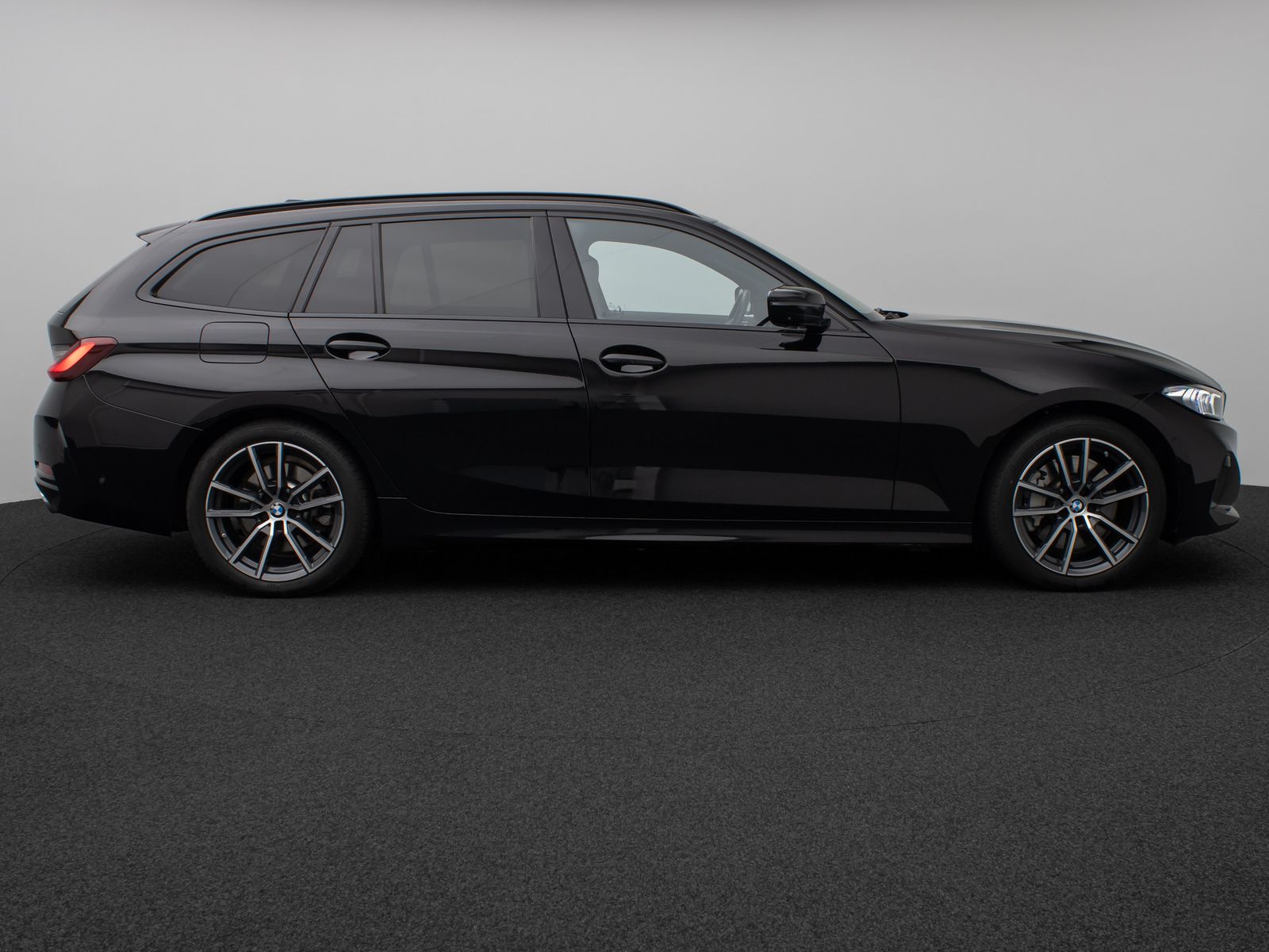 Fahrzeugabbildung BMW 330i Komfort 360°HUD DAB HiFi Sport Memory18Zoll