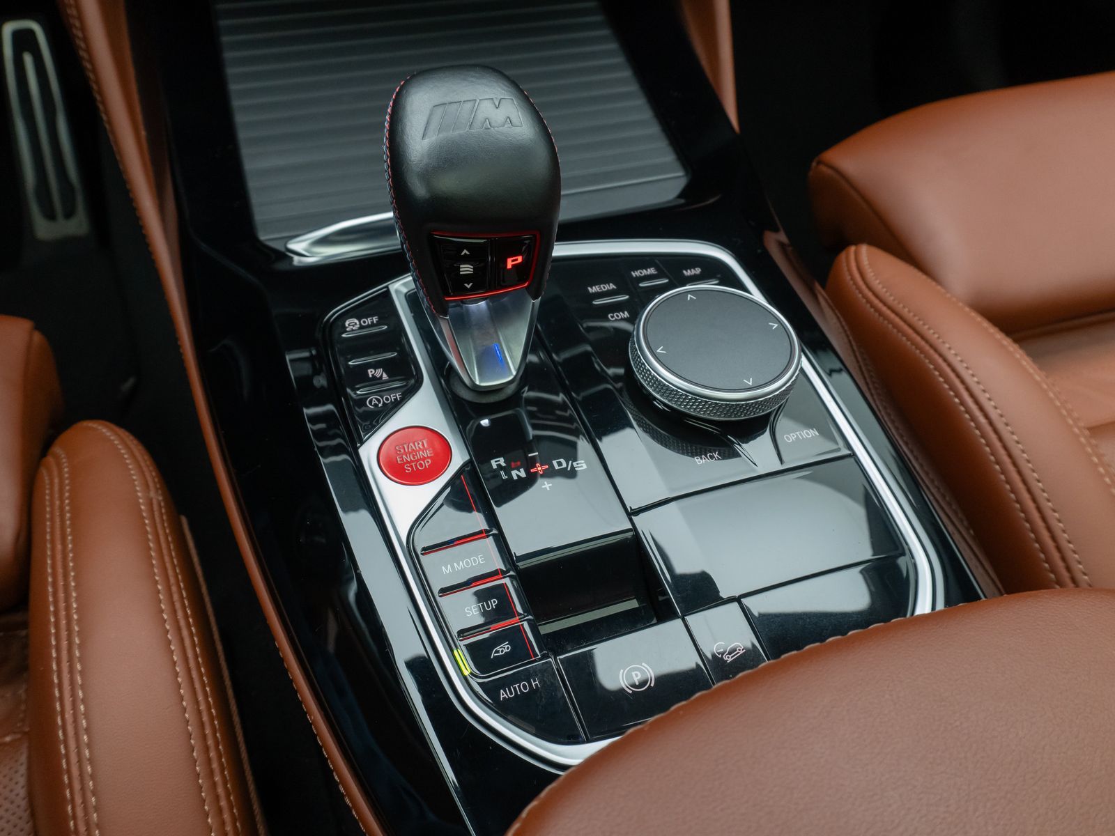 Fahrzeugabbildung BMW X4 M Competition HUD Kamera DAB Panorama 21Zoll