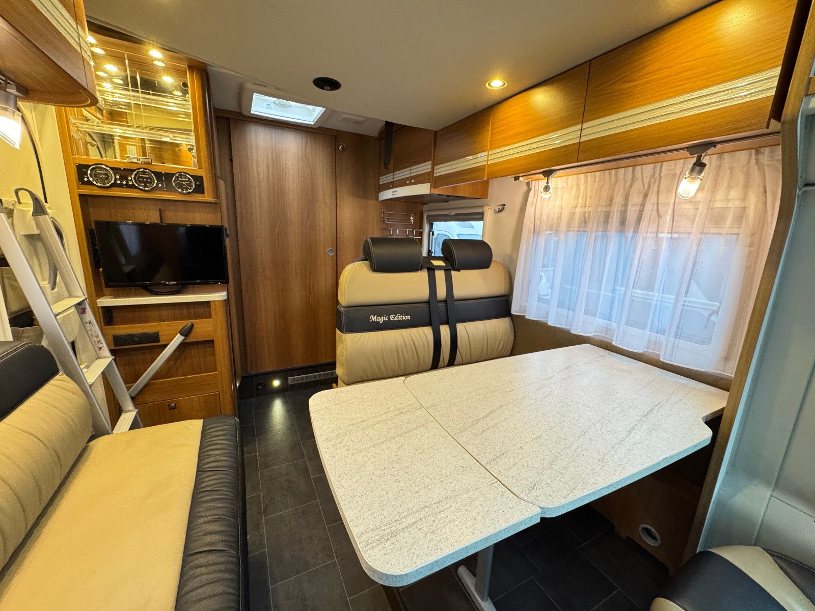 Fahrzeugabbildung Dethleffs T 7151-4 DB MAGIC EDITION QUEENSBETT SOLAR ALKO