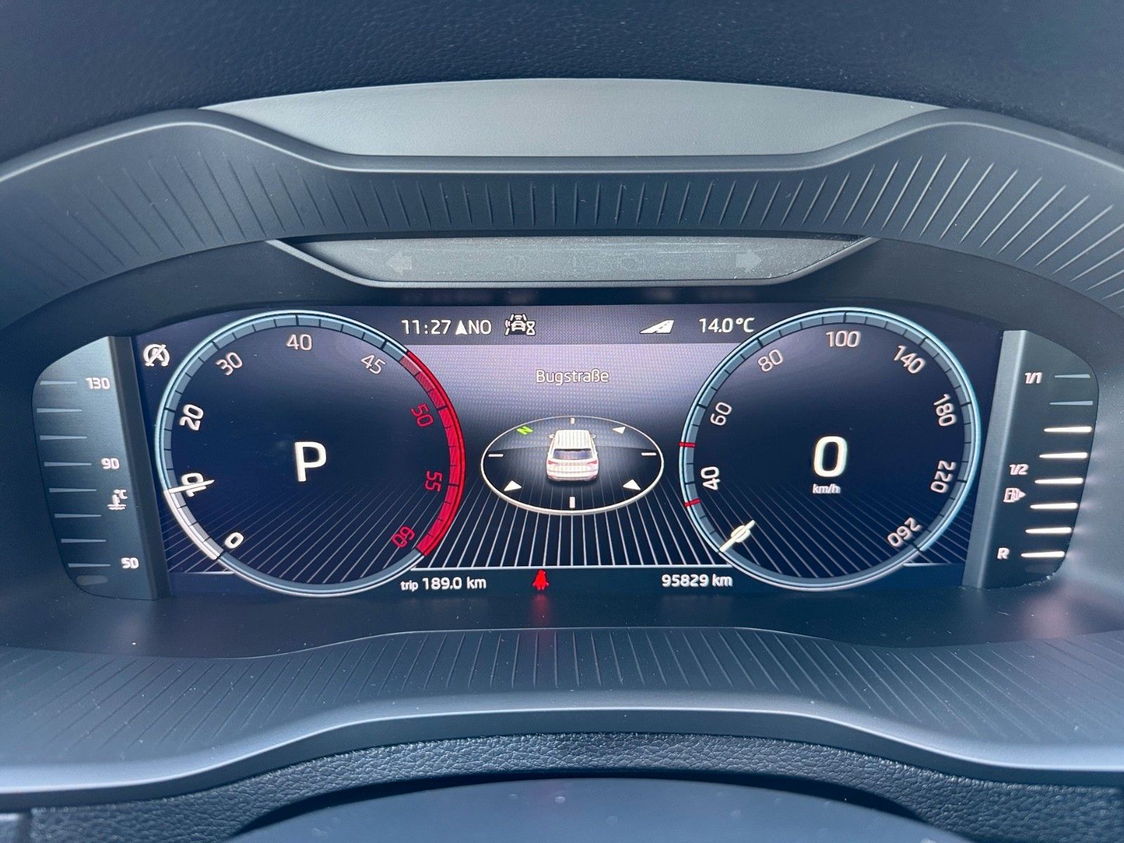 Fahrzeugabbildung SKODA Karoq 2.0l TDI DSG 4x4 STYLE