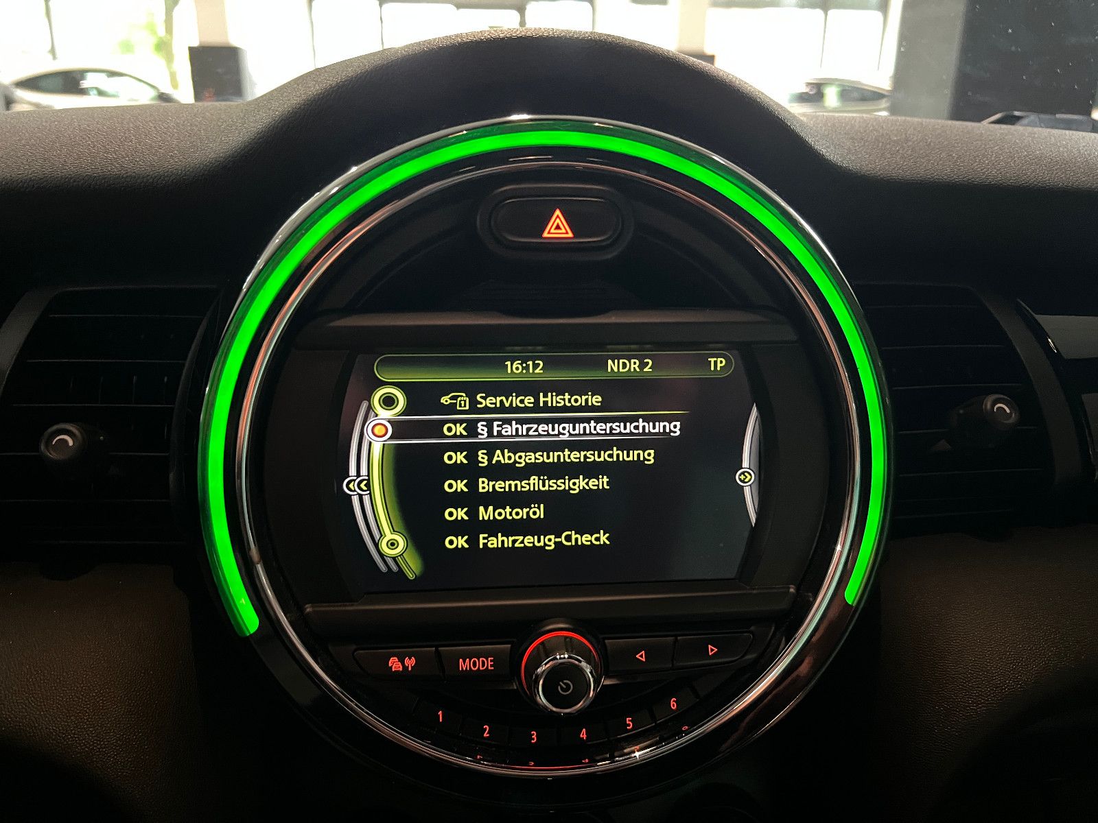 Fahrzeugabbildung MINI Cooper CABRIO AUTOMATIK NAVI LED LEDER CHESTER