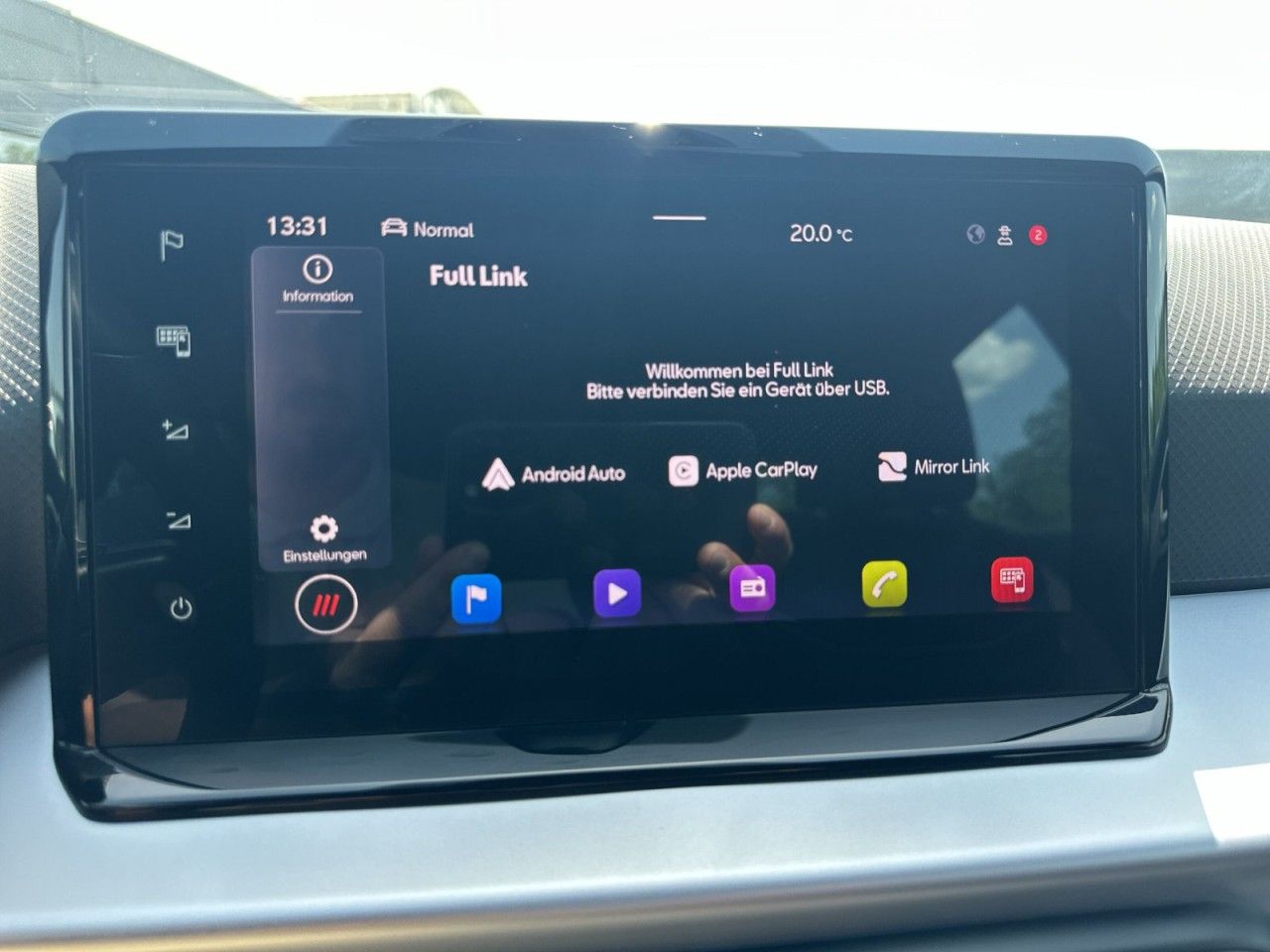 Fahrzeugabbildung SEAT Ibiza FR 1.0 TSI 110 PS-Navi*Kamera*Virtual* - mit KI generiert/bearbeitet