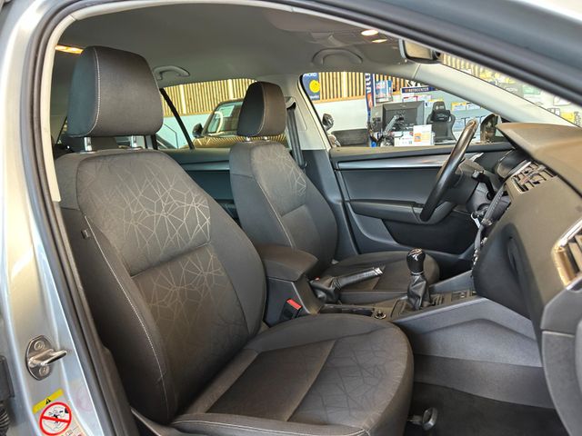 Skoda Octavia Combi Ambition *AHK*TEMPO*NAVI*2-ZONEN*