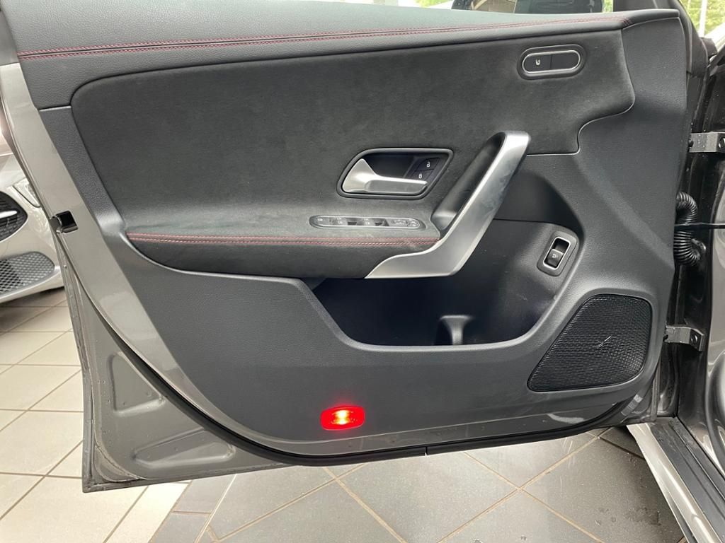 Mercedes-Benz CLA 200 Coupé AMG MBUX Night Ambiente CarPlay foto 5