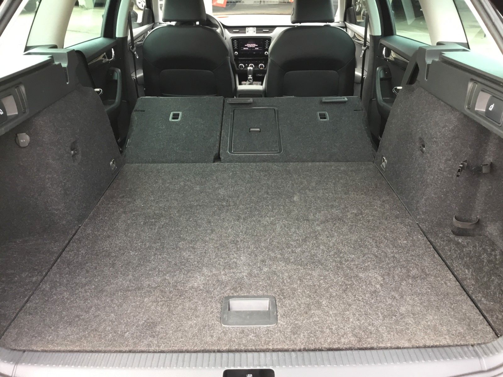 Fahrzeugabbildung SKODA Octavia 2.0 TSI DSG 4x4 Style Combi+AHK+Kamera