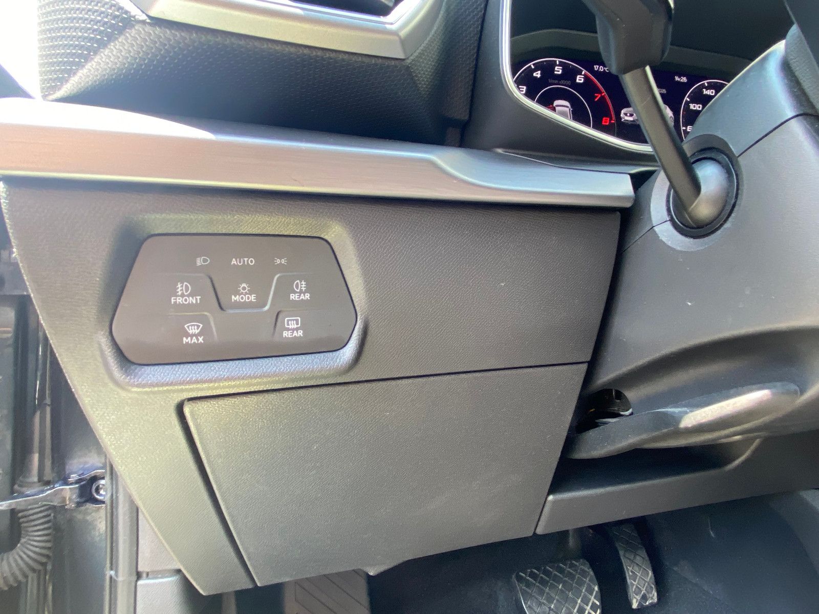 Fahrzeugabbildung SEAT Leon FR 1,5 eTSI DSG *NAVI*PLA*ASSIST-PAKET
