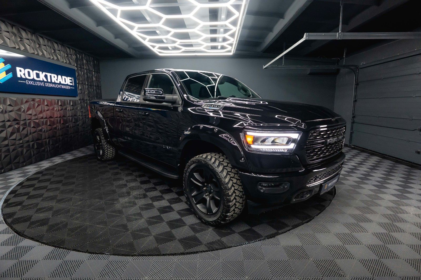 Fahrzeugabbildung Dodge RAM 5.7 V8 HEMI 4x4 BLACK EDITION Longbed 19%