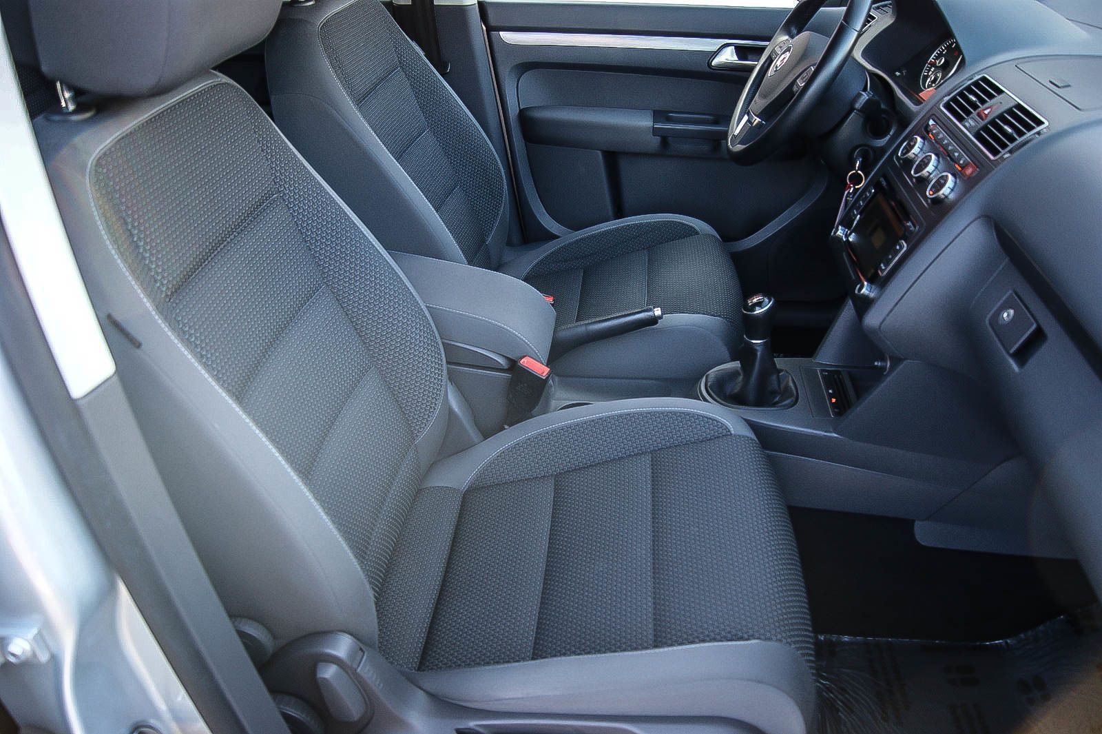 Fahrzeugabbildung Volkswagen Touran 1.4 TSI PARKLENKASSISTENT WINTER 1.HAND